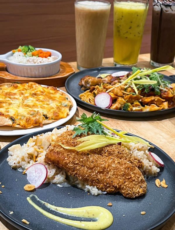 森林小徑健行店享受美食